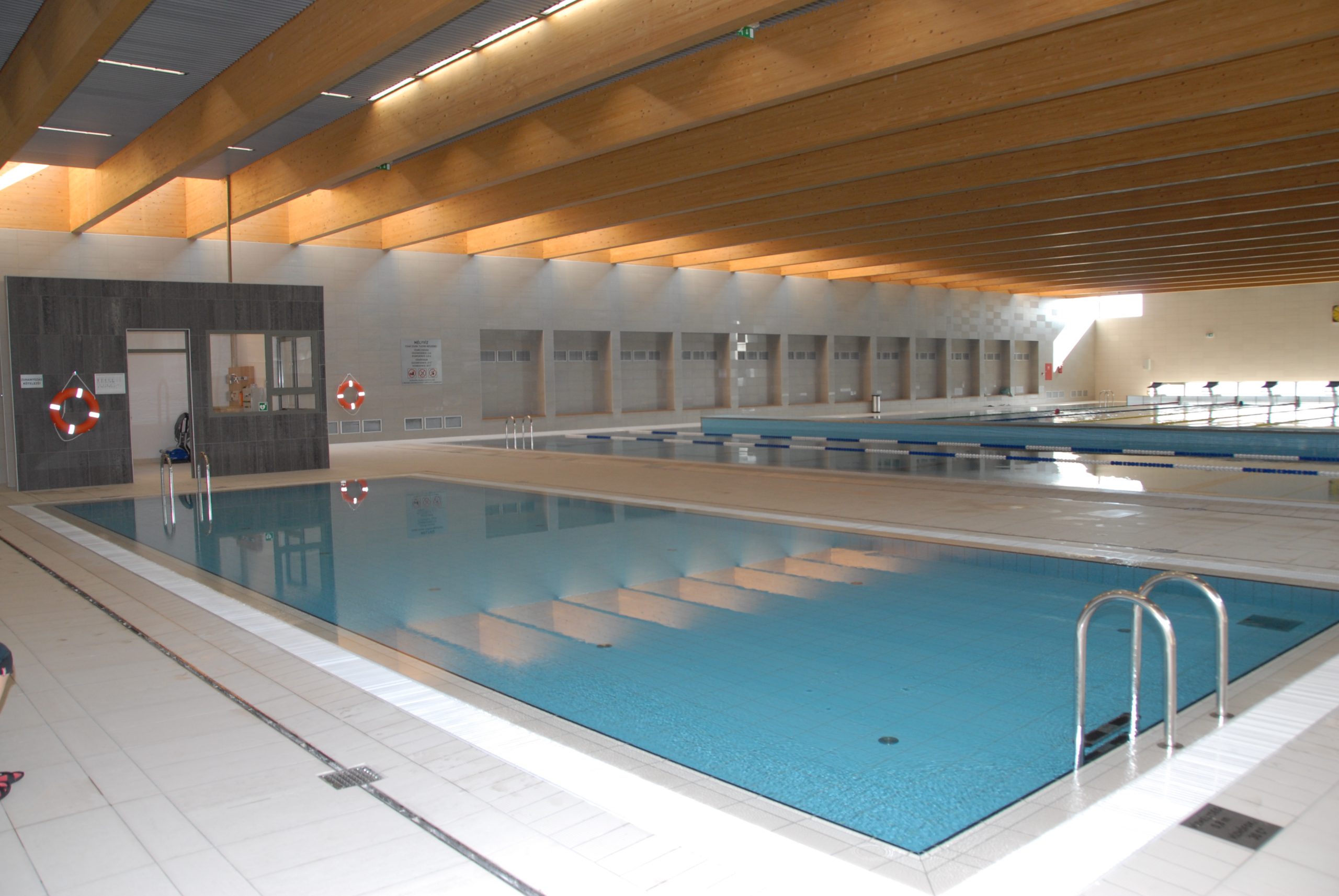Balatonfüred Városi Sportuszoda belső